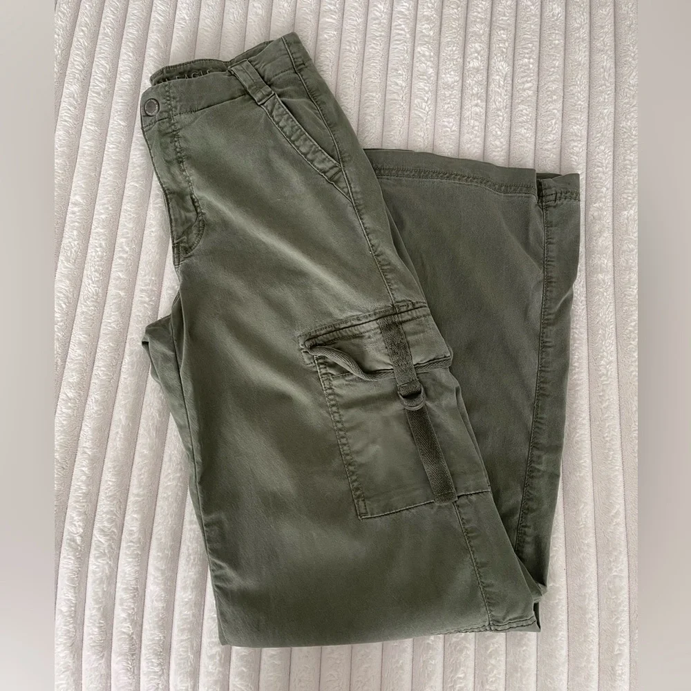 American Eagle Super High-Ride Baggy Wide Leg Cargos - Picture 3 of 5